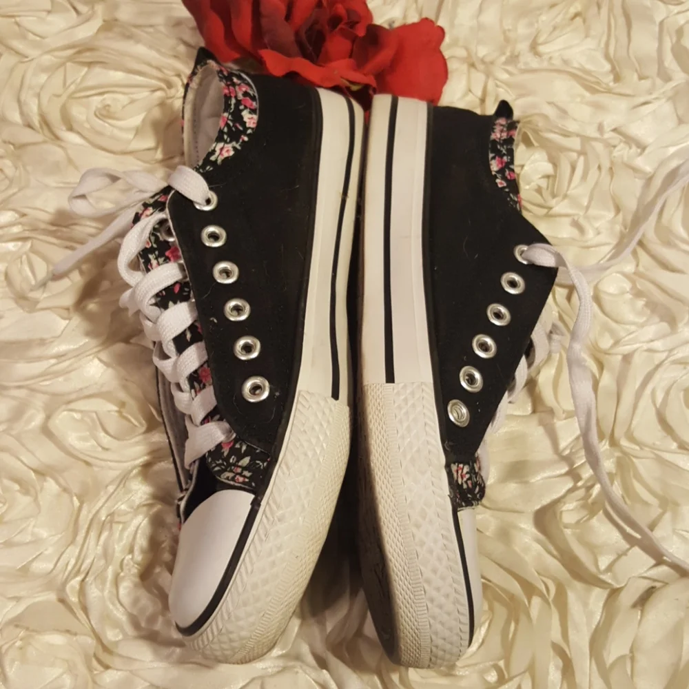 Deb Womens Sneakers Black Floral Sz 7 - Picture 3 of 9